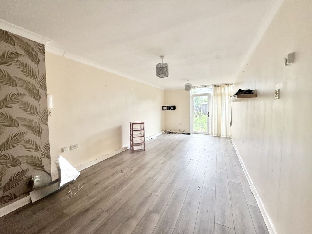 Property photo 3 of 11 Img_1687