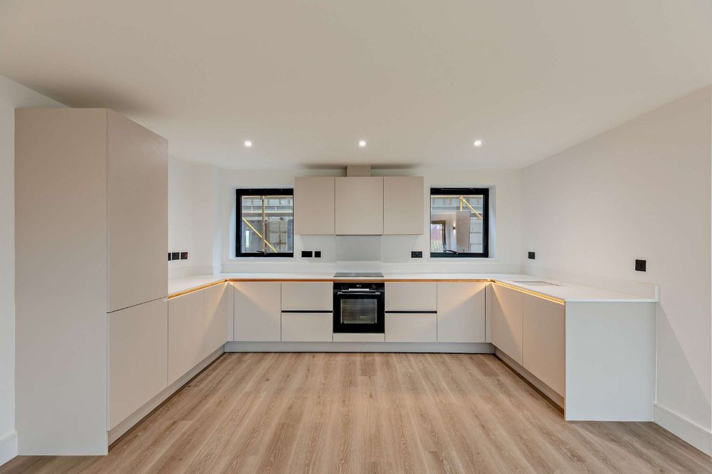 Property photo 2 of 17 Kitchen