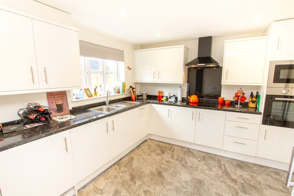 Property photo 2 of 12 Kitchen