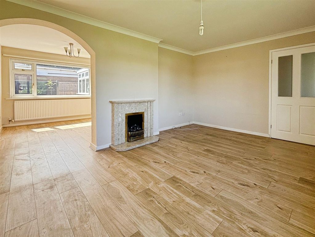 Property photo 3 of 27 Lounge V3.Jpg