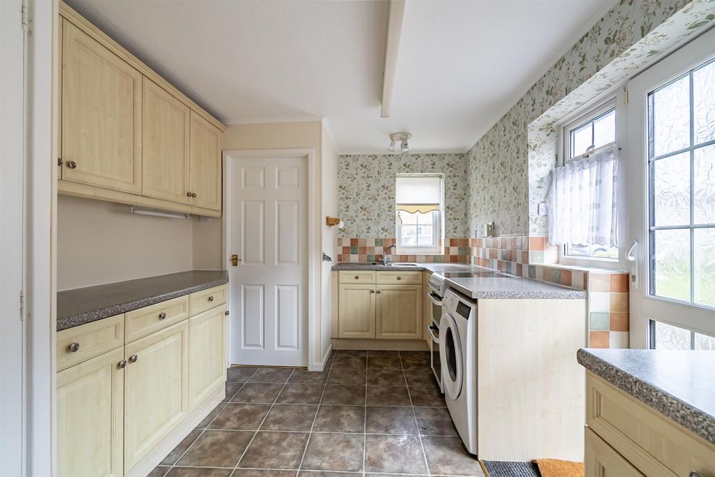 Property photo 2 of 11 Kitchen