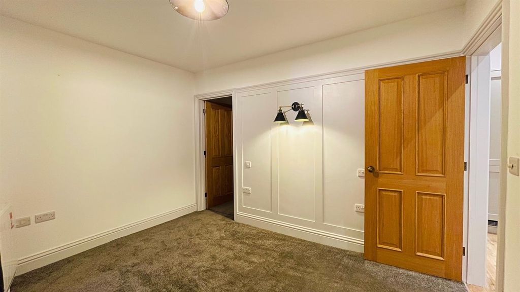 Property photo 2 of 8 Photo 3