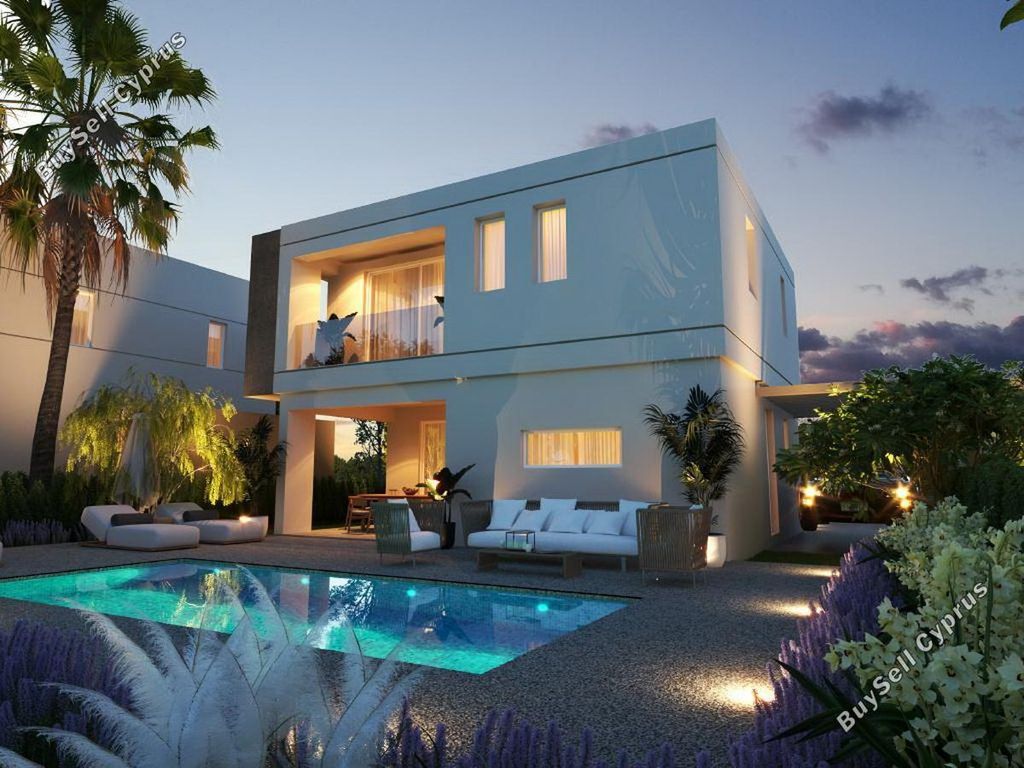 Property photo 2 of 18