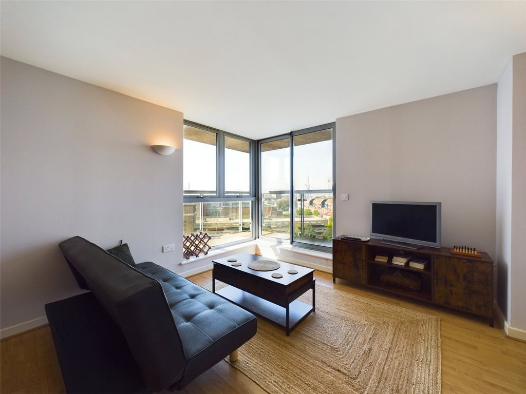 Property photo 1 of 27 Picture No. 06