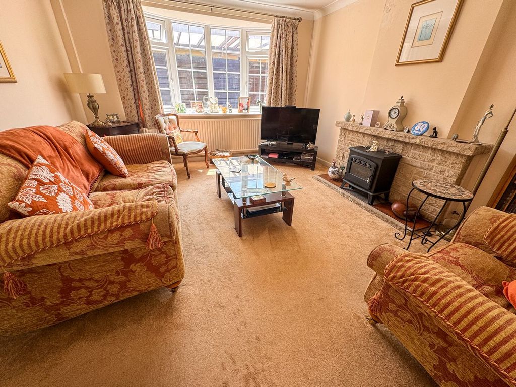 Property photo 2 of 27