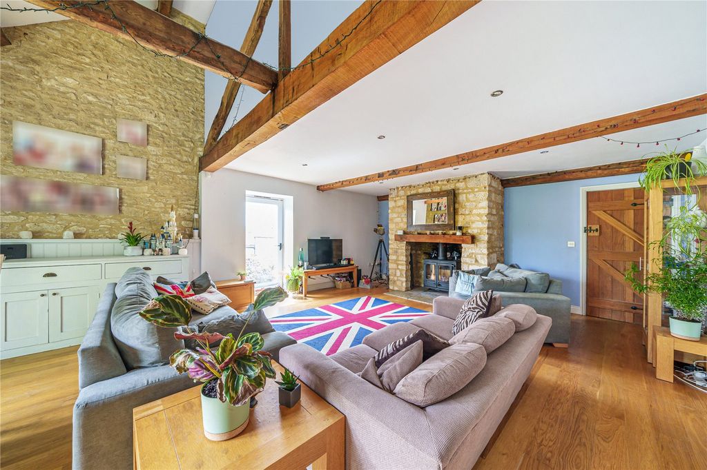 Property photo 3 of 15 Sitting Room