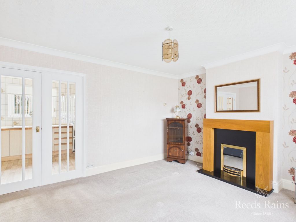 Property photo 2 of 19 Lounge