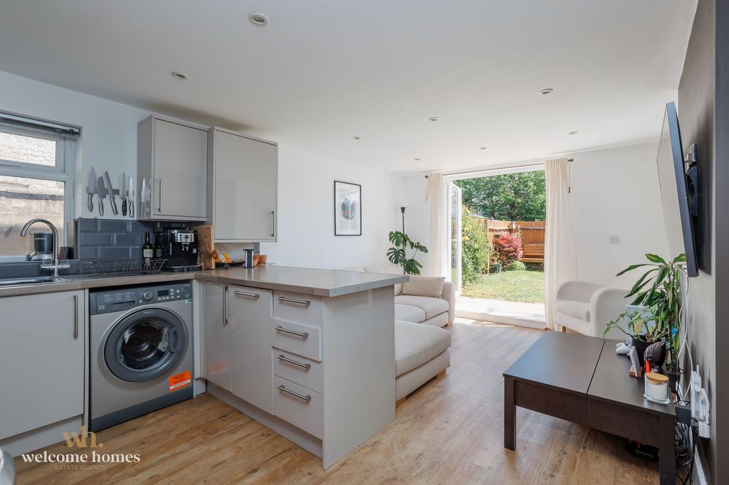 Property photo 3 of 12
