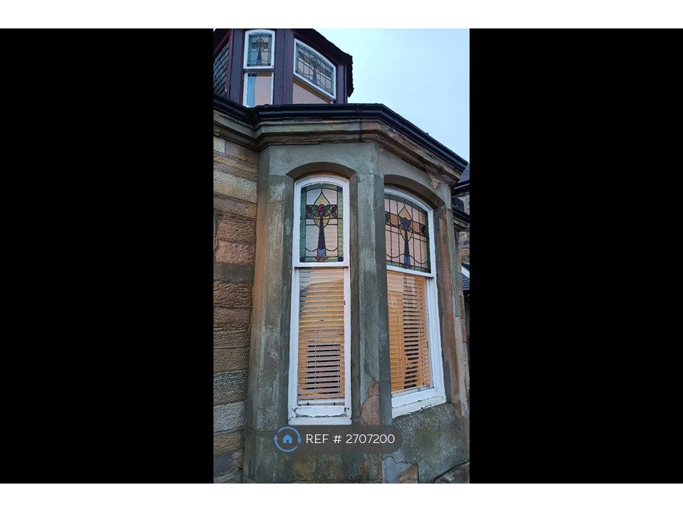 Property photo 2 of 35 Front Bay Windows - Origional Glass