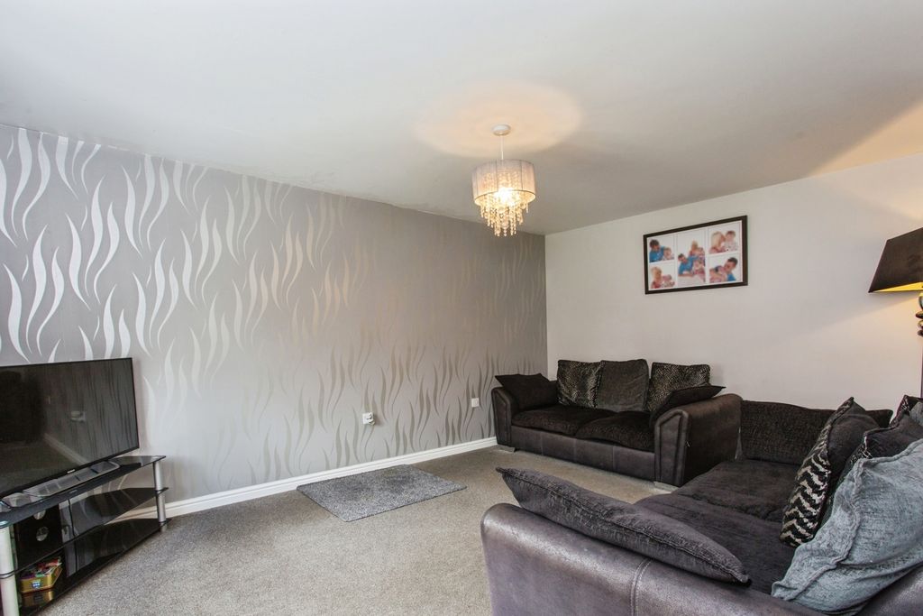 Property photo 2 of 20 Lounge