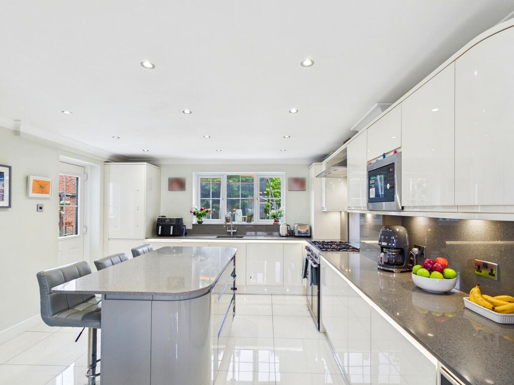 Property photo 2 of 18 Kitchen