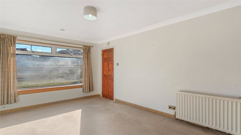 Property photo 3 of 21 Lounge