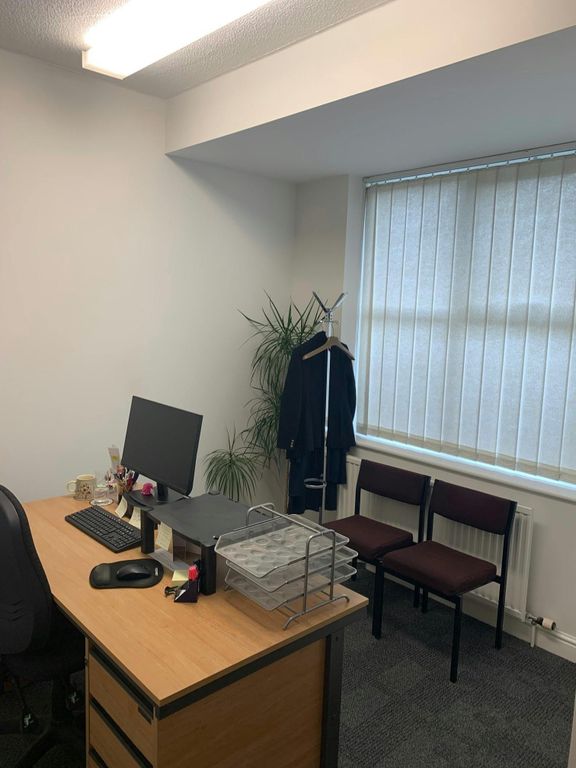 Property photo 3 of 3 Ff Individual Office.Jpg