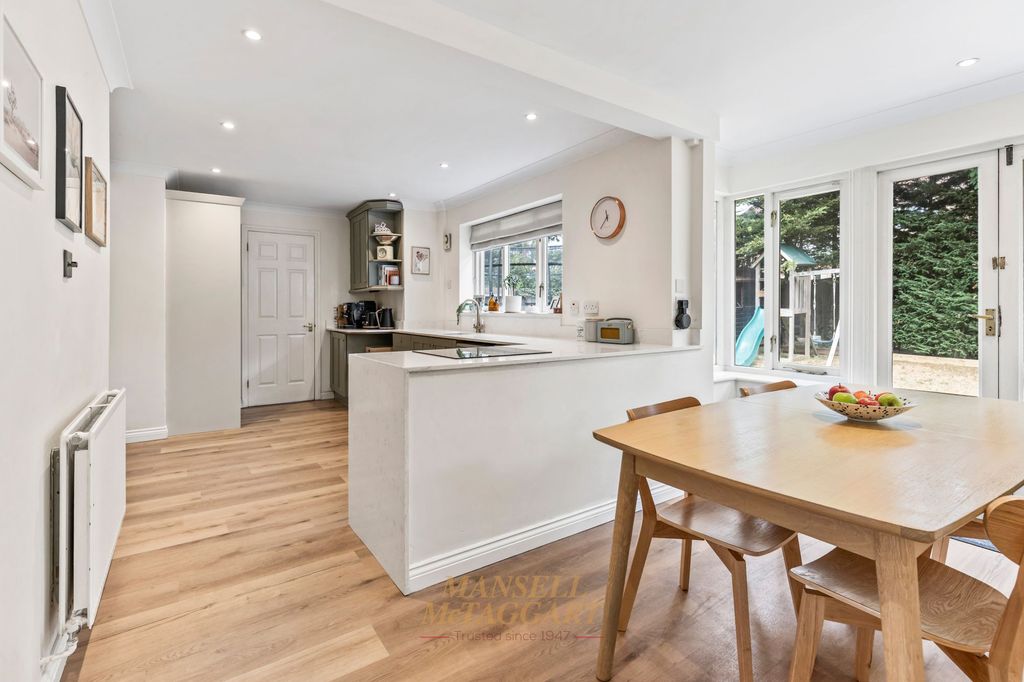 Property photo 2 of 39