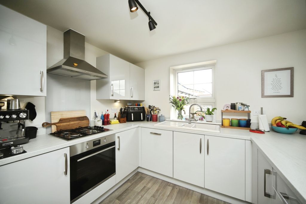 Property photo 3 of 20 Kitchen
