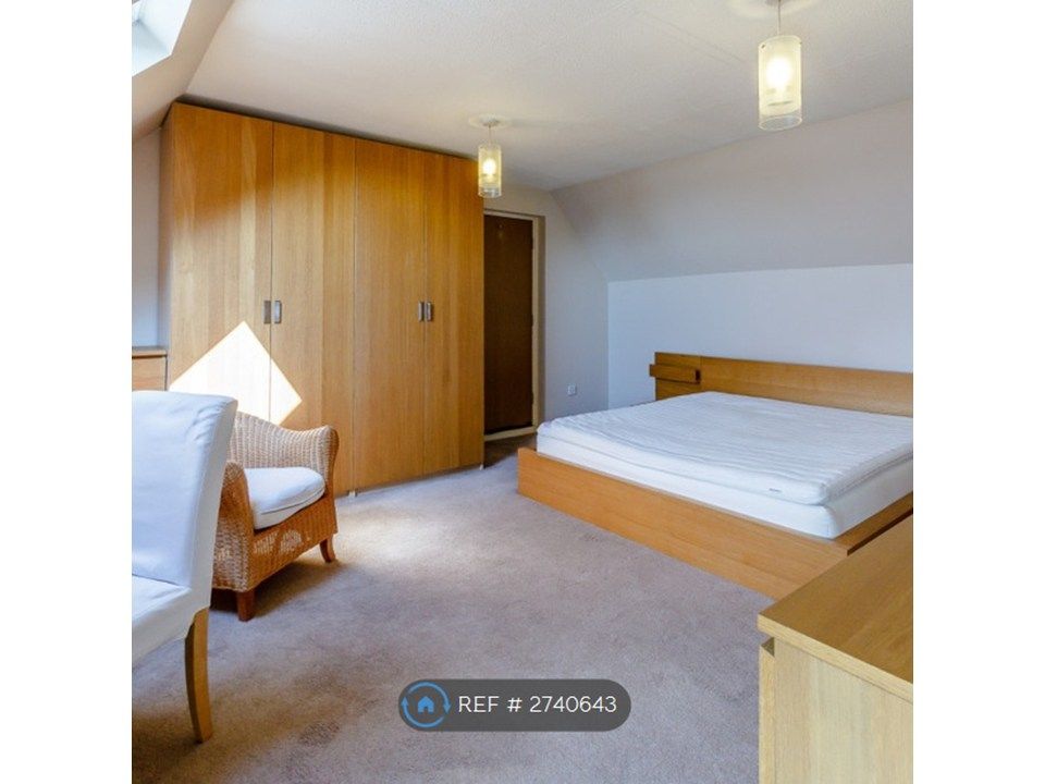 Property photo 2 of 10 Master Bedroom