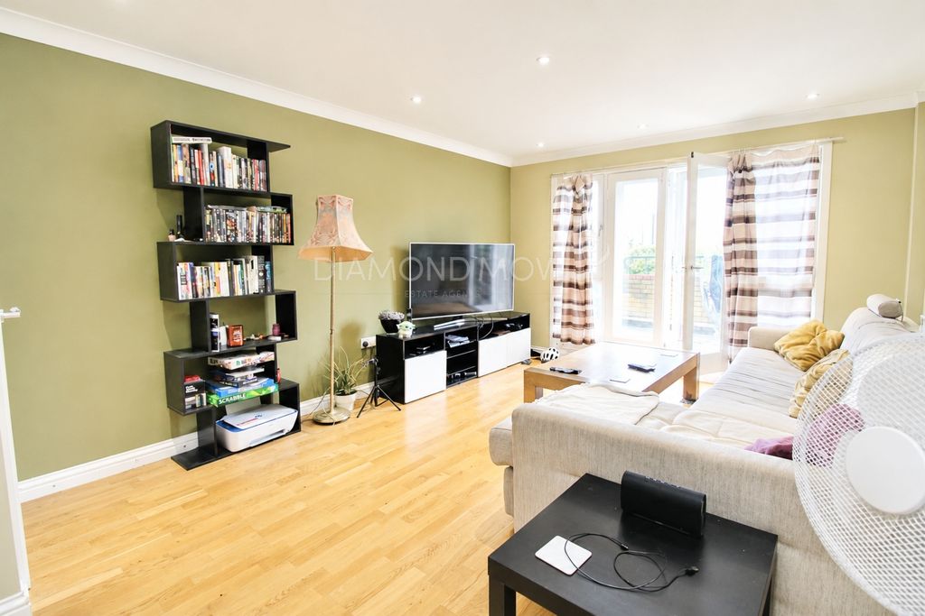 Property photo 1 of 12 Photo 8