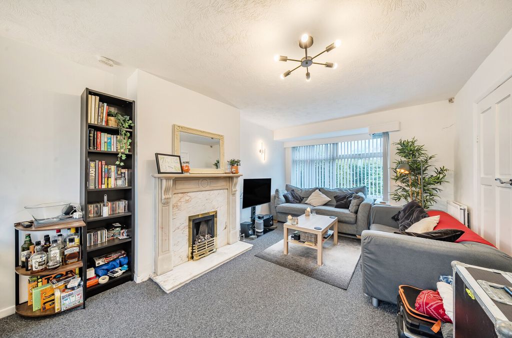 Property photo 2 of 12 1361616-12-68Dea2...