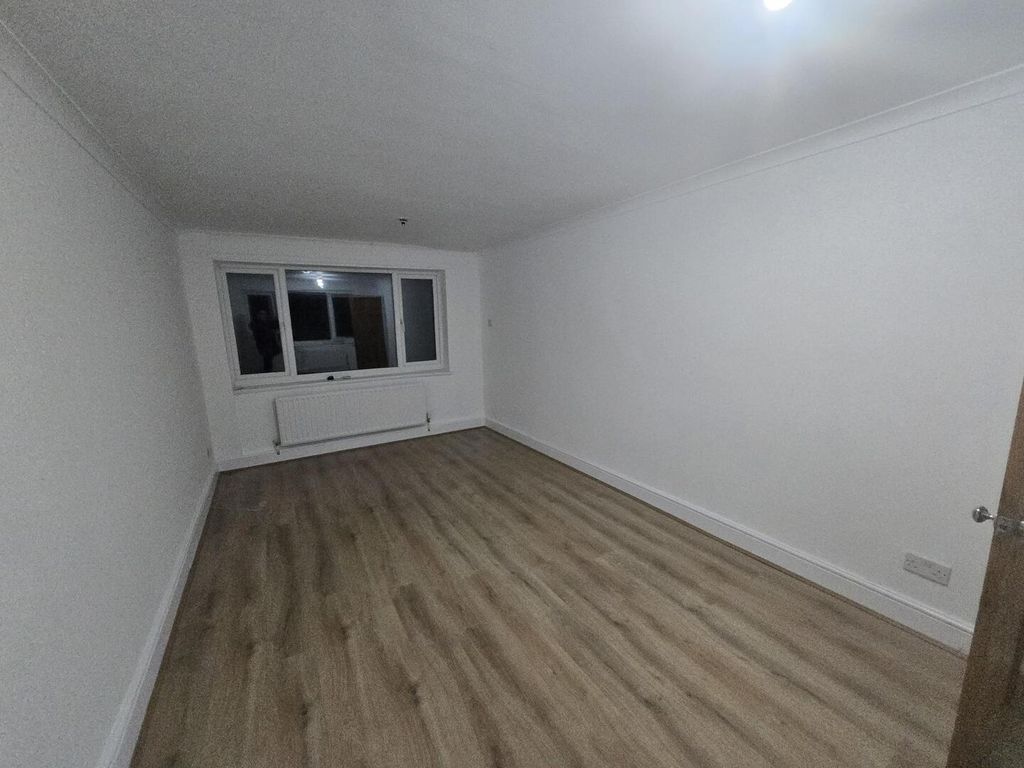 Property photo 2 of 7 Bedroom