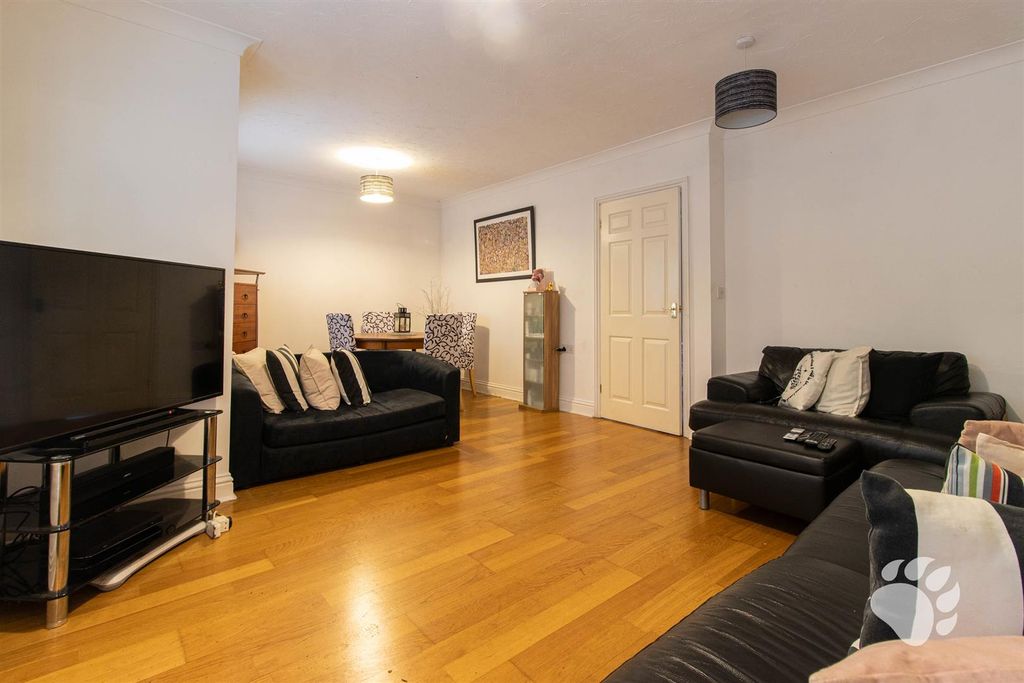 Property photo 3 of 25 Lounge/Diner