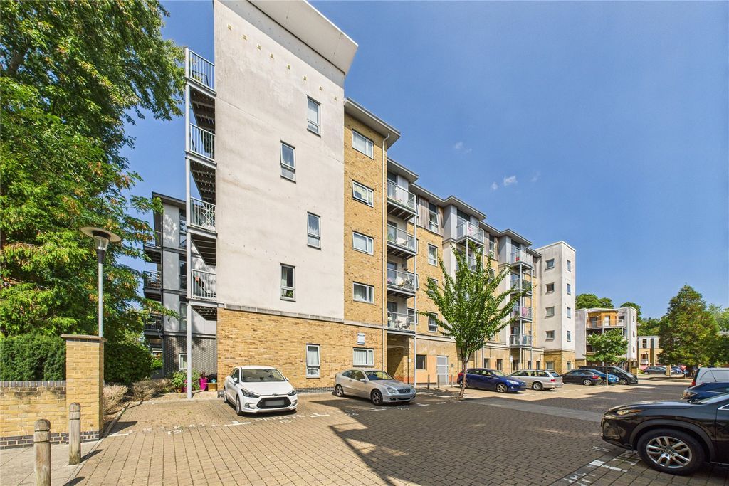 Property photo 1 of 7 32 Calloway