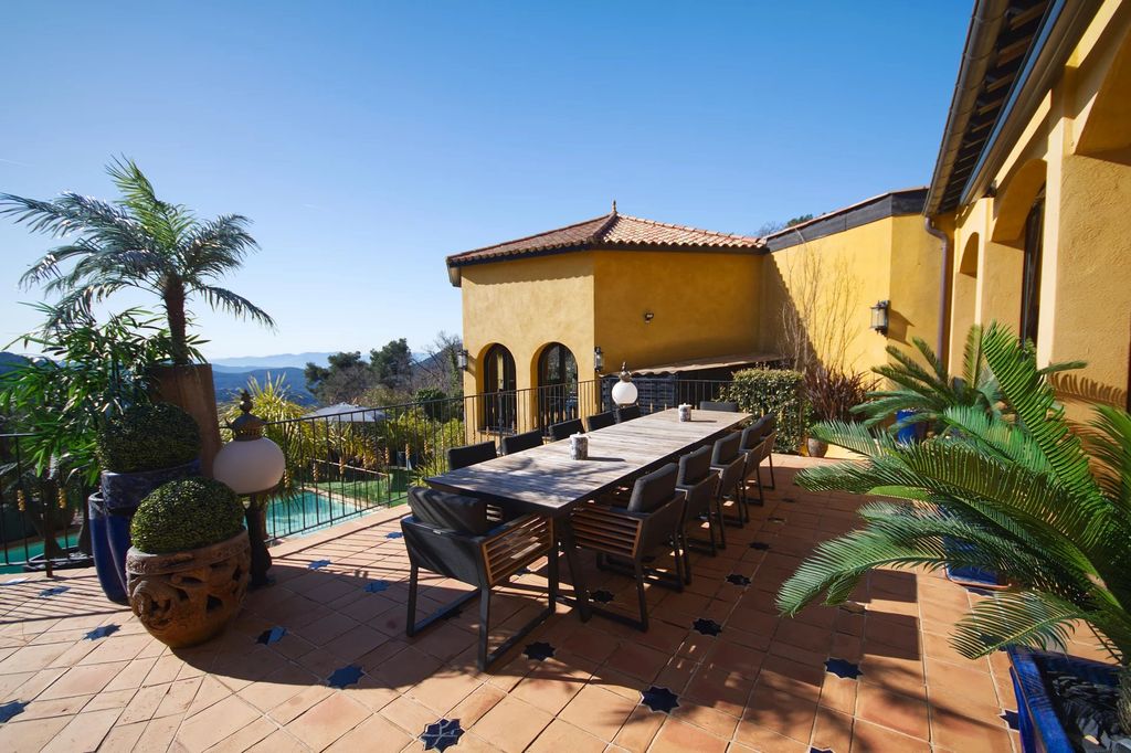 Property photo 2 of 27