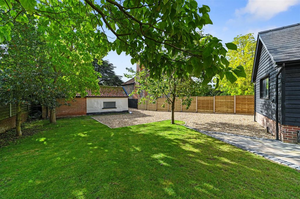Property photo 3 of 26 Garden