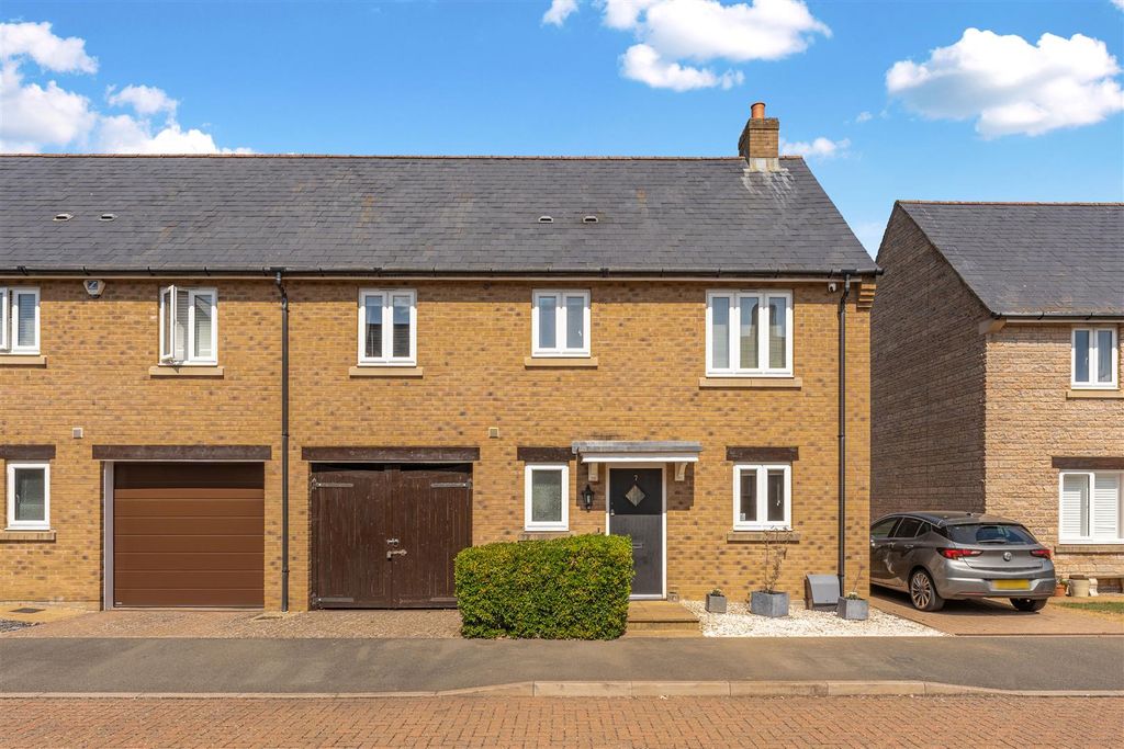 Property photo 1 of 19 7 Aldous Drive, Bloxham-1.Jpg