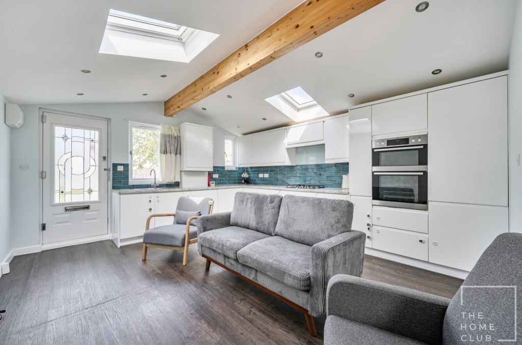 Property photo 2 of 11 684Ef771-5690-42c0-B6Cf-82A6654Ea52c