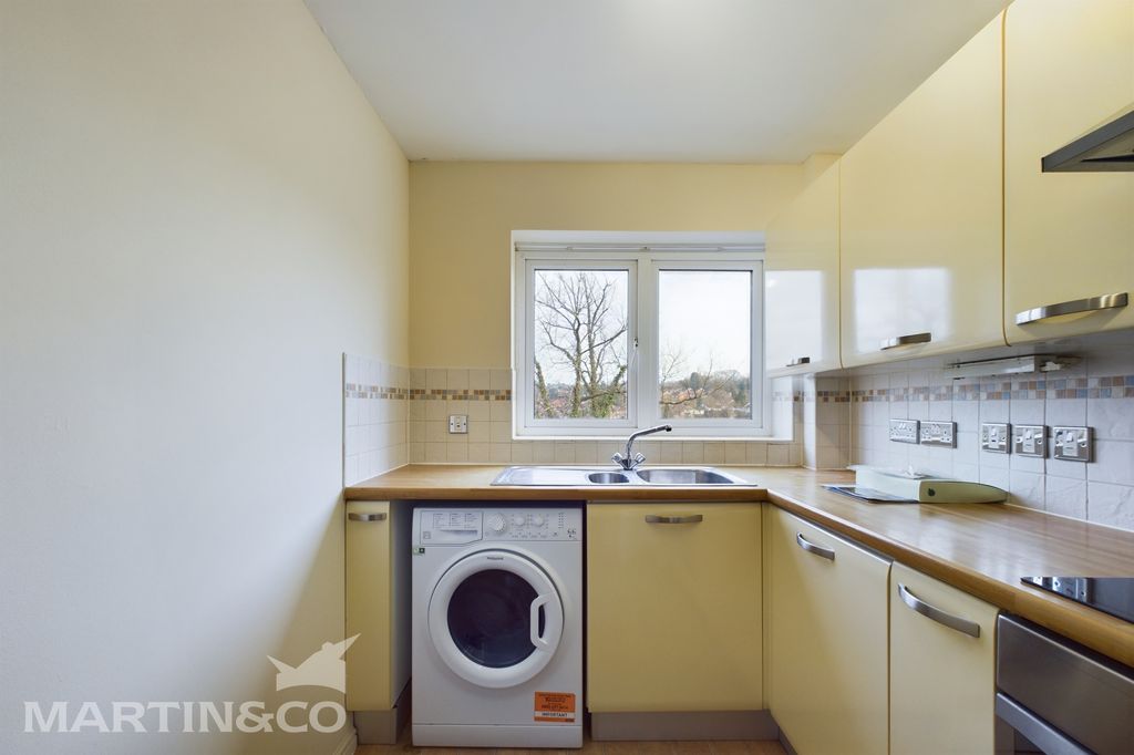 Property photo 3 of 11 Cam01953G0-Pr0043-Still002