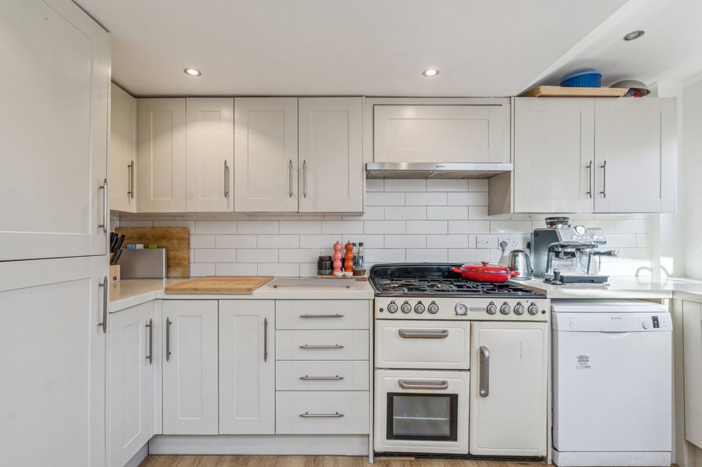 Property photo 2 of 18 Kitchen