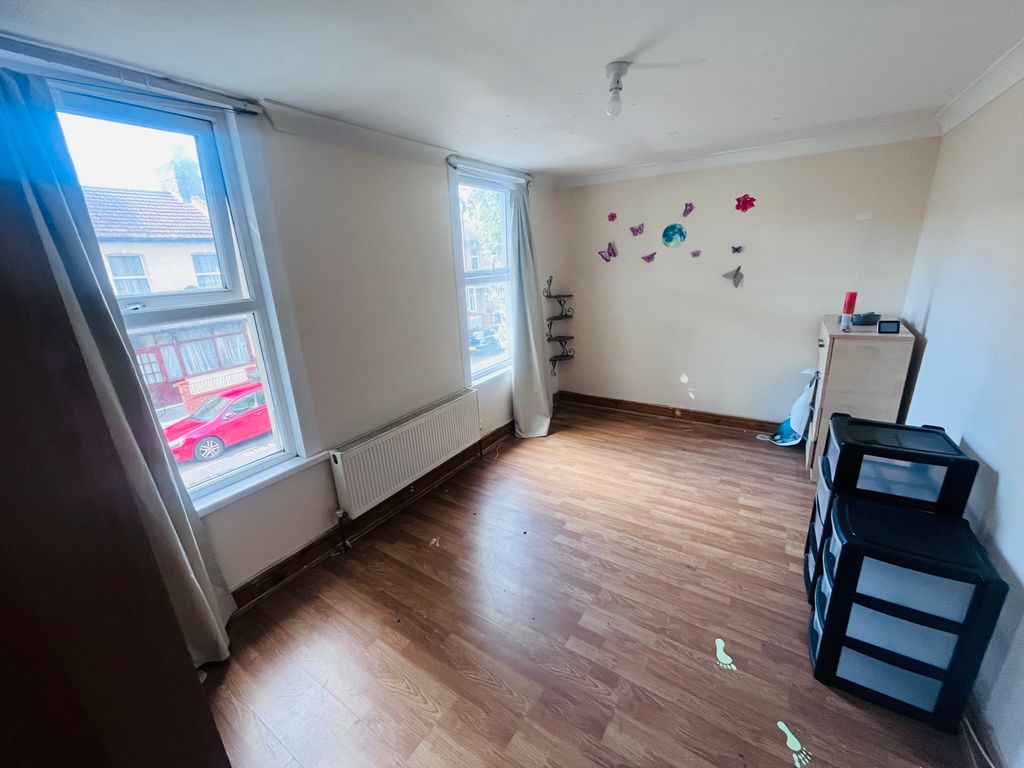 Property photo 3 of 5