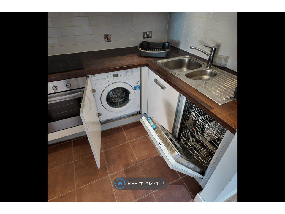 Property photo 3 of 9 Kitchen