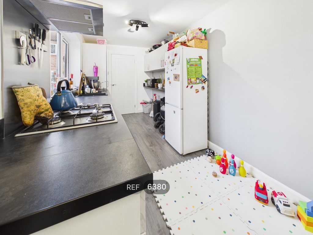 Property photo 3 of 20 Kitchen