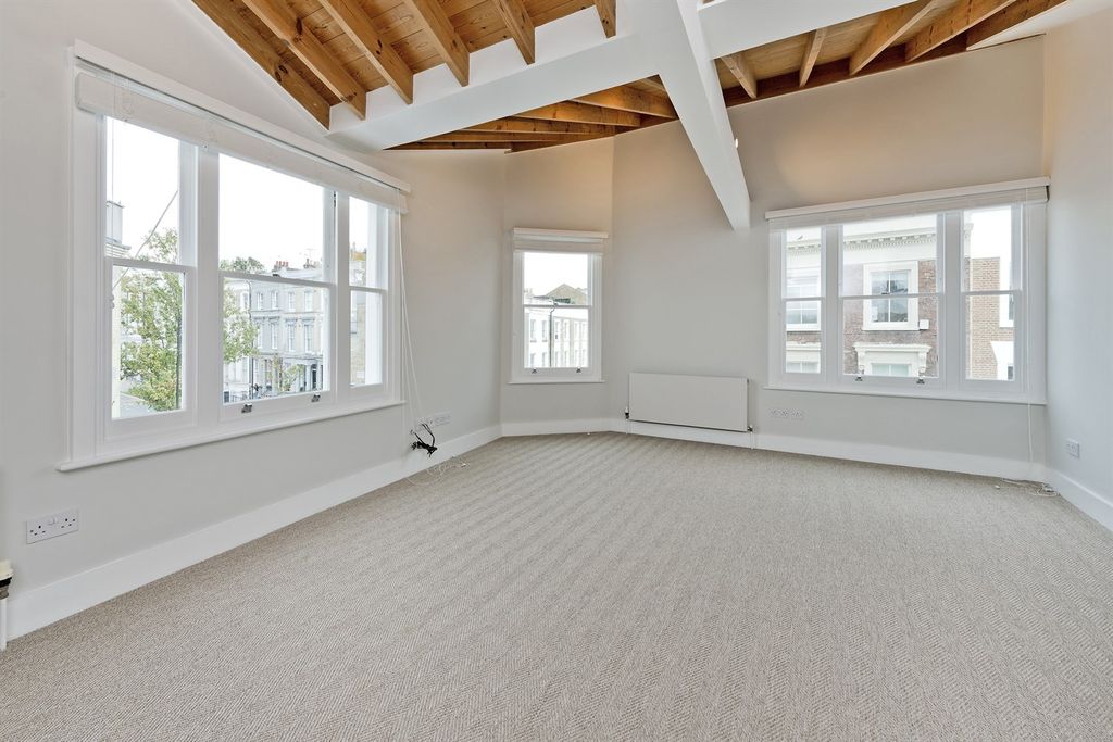 Property photo 1 of 8 (Main)