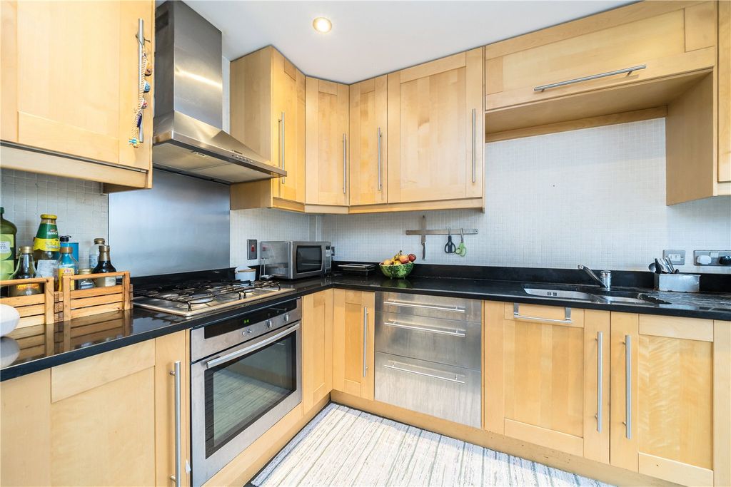 Property photo 3 of 9 Kitchen