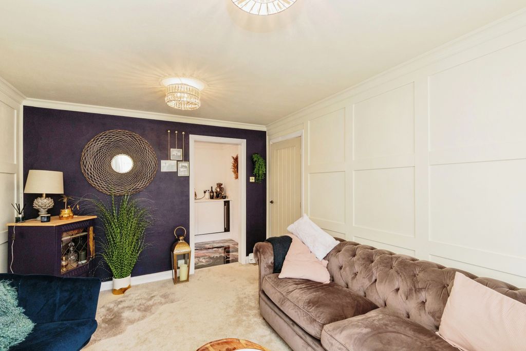 Property photo 1 of 16 Lounge