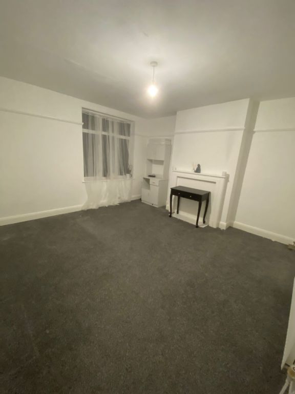 Property photo 1 of 6 Spacious Double Bed To Let For £900 In Pinner Ha5