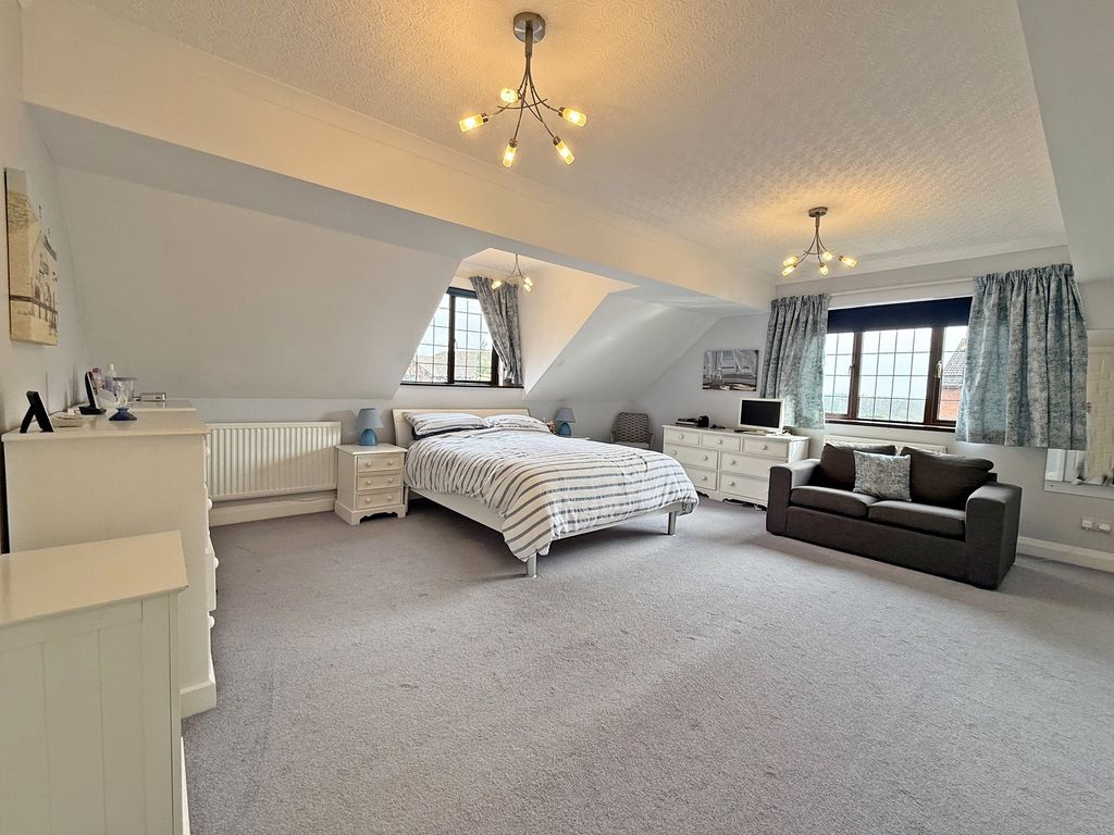 Property photo 3 of 40 Master Bedroom