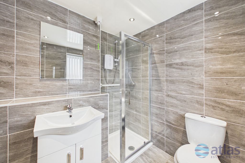 Property photo 3 of 35 En-Suite Bathroom To Bedroom One