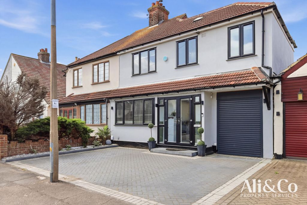 Property photo 1 of 32