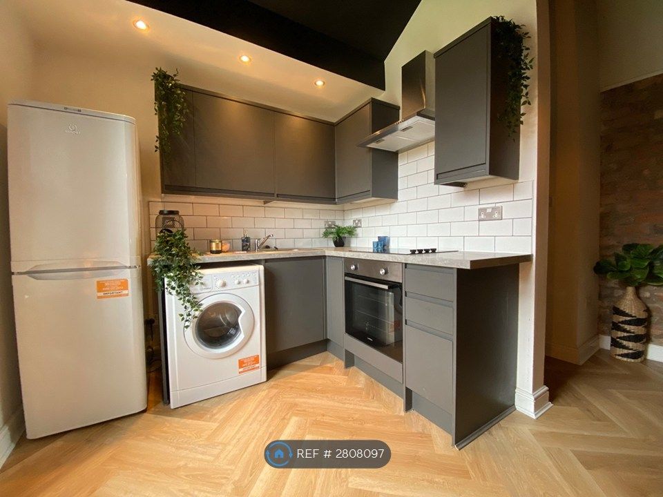Property photo 3 of 18 Kitchen