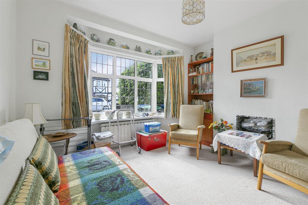 Property photo 3 of 13