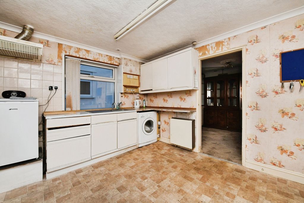 Property photo 3 of 17 Internal