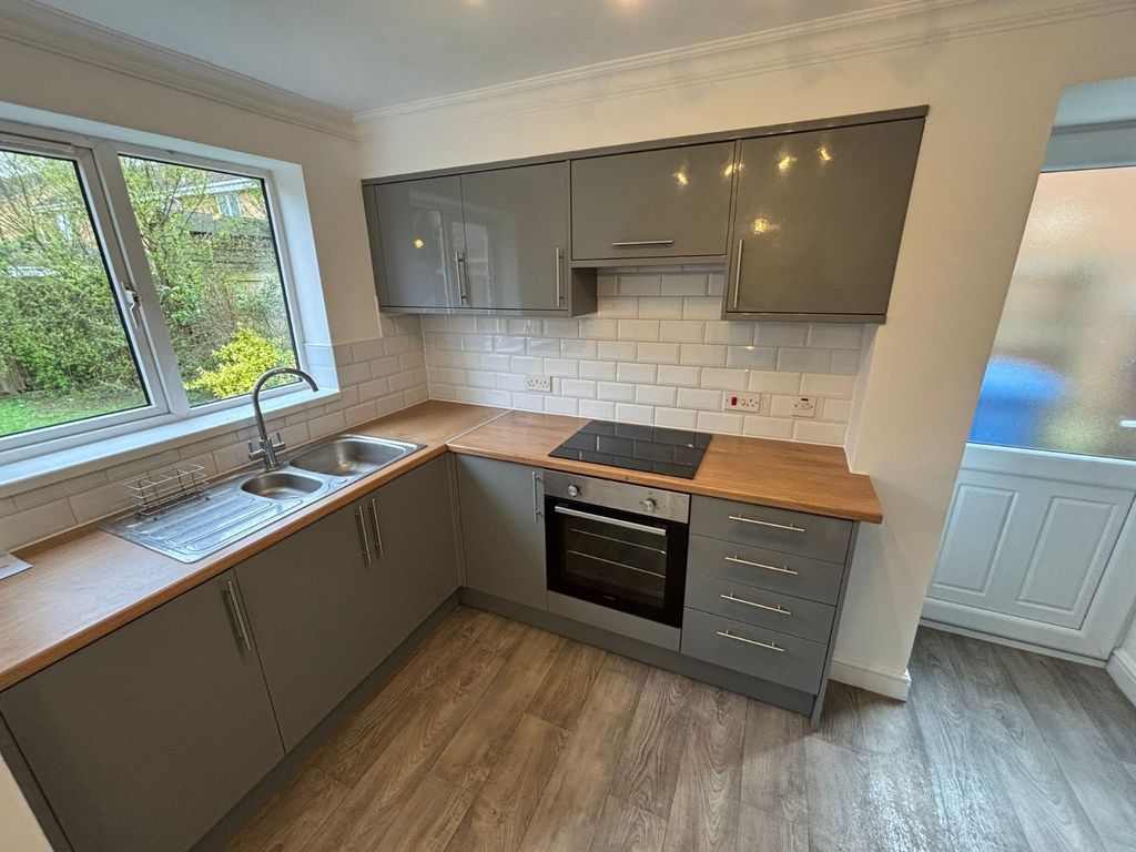 Property photo 3 of 12 Kitchen