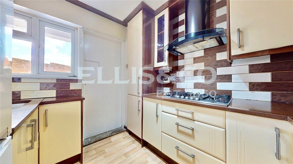 Property photo 3 of 17 Picture No. 24