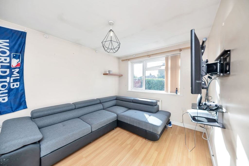 Property photo 3 of 11