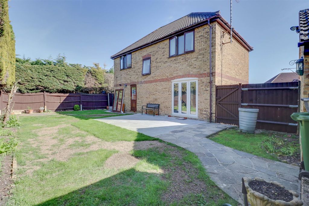 Property photo 2 of 16 5 Hornchurch Inside-16.Jpg