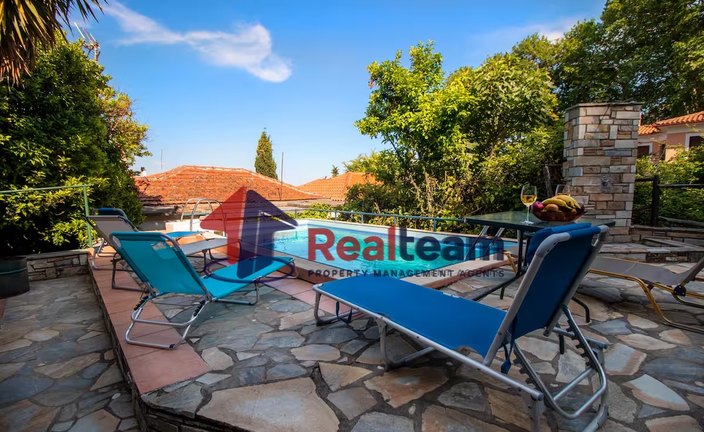 Property photo 2 of 25