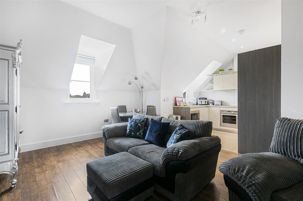 Property photo 2 of 18 12_49172.Jpg